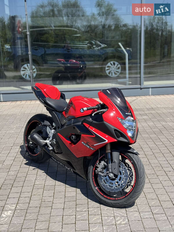 Спортбайк Suzuki GSX-R 1000 2006 в 