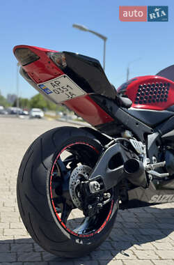 Спортбайк Suzuki GSX-R 1000 2006 в 