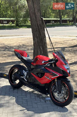 Спортбайк Suzuki GSX-R 1000 2006 в 