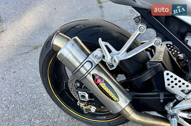 Спортбайк Suzuki GSX-R 1000 2004 в 