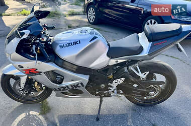 Спортбайк Suzuki GSX-R 1000 2004 в 