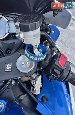 Спортбайк Suzuki GSX-R 1000 2014 в 