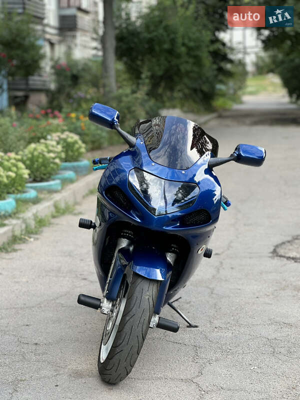 Спортбайк Suzuki GSX-R 600 2003 в 