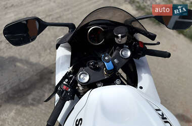 Спортбайк Suzuki GSX-R 600 2023 в 