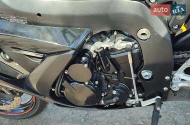 Спортбайк Suzuki GSX-R 600 2010 в 