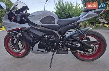 Спортбайк Suzuki GSX-R 600 2023 в 