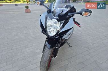 Спортбайк Suzuki GSX-R 600 2023 в 