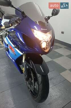 Спортбайк Suzuki GSX-R 600 2006 в 