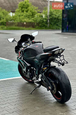 Спортбайк Suzuki GSX-R 600 2006 в 