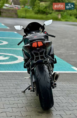 Спортбайк Suzuki GSX-R 600 2006 в 
