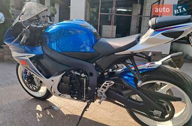 Спортбайк Suzuki GSX-R 600 2012 в 