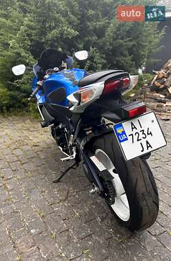 Спортбайк Suzuki GSX-R 600 2013 в 
