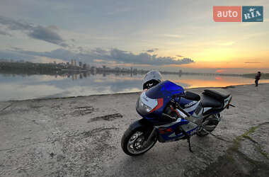 Спортбайк Suzuki GSX-R 600 2000 в 