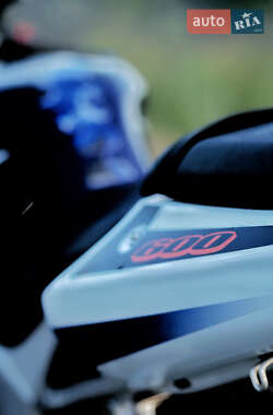 Спортбайк Suzuki GSX-R 600 2003 в 