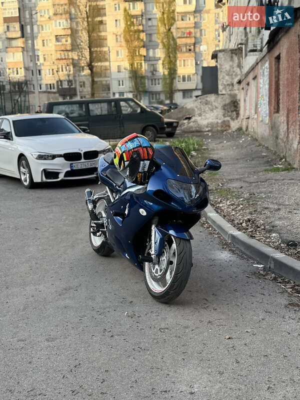 Спортбайк Suzuki GSX-R 600 2003 в 