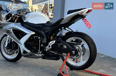 Спортбайк Suzuki GSX-R 600 2008 в 