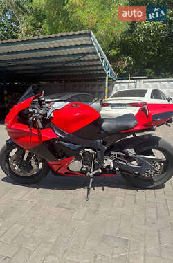 Спортбайк Suzuki GSX-R 600 2012 в 