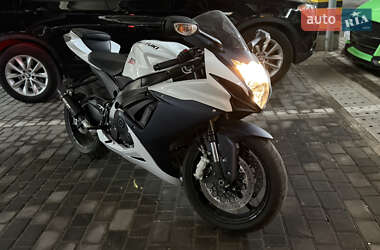 Спортбайк Suzuki GSX-R 600 2023 в 