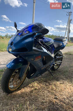 Спортбайк Suzuki GSX-R 600 2003 в 