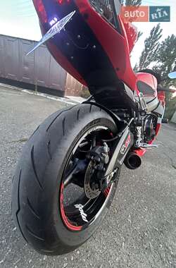 Спортбайк Suzuki GSX-R 600 2012 в 