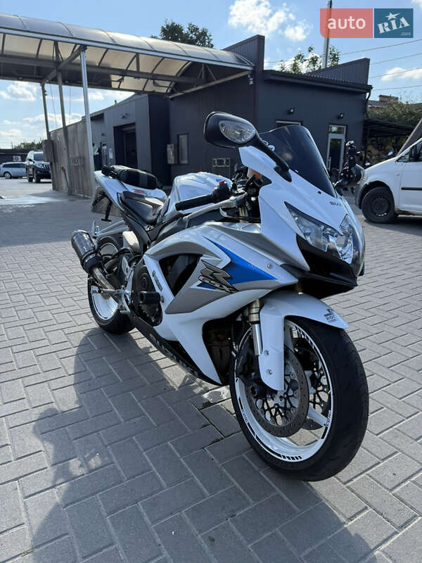 Спортбайк Suzuki GSX-R 600 2008 в 