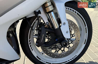 Спортбайк Suzuki GSX-R 600 2008 в 