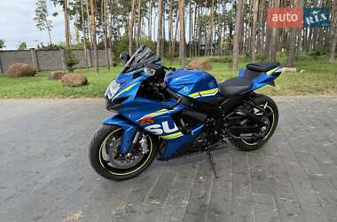 Спортбайк Suzuki GSX-R 600 2016 в 