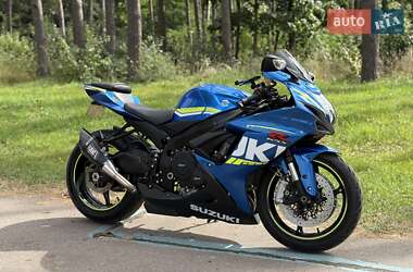 Спортбайк Suzuki GSX-R 600 2016 в 