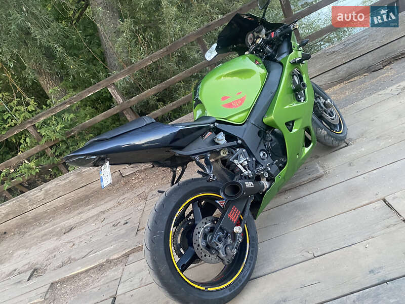 Спортбайк Suzuki GSX-R 600 2004 в Ромнах