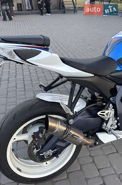 Спортбайк Suzuki GSX-R 600 2011 в 