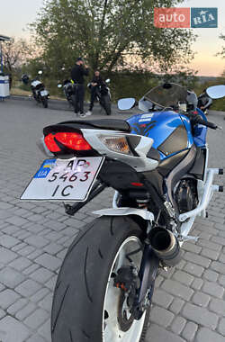 Спортбайк Suzuki GSX-R 600 2011 в 