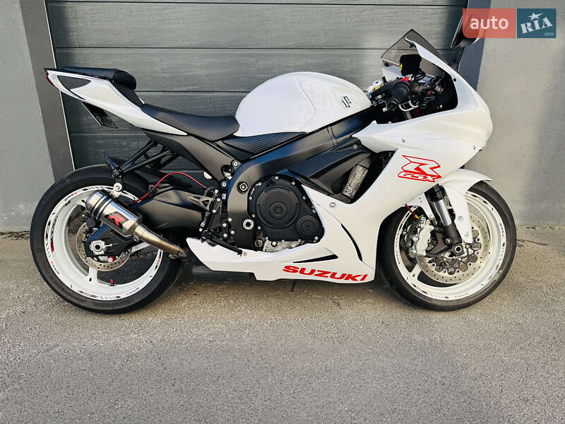 Спортбайк Suzuki GSX-R 600 2019 в 