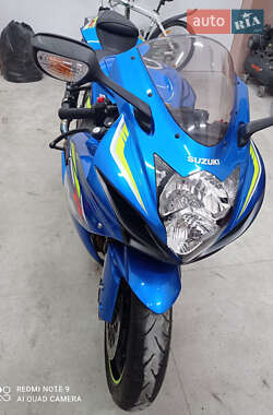 Спортбайк Suzuki GSX-R 600 2017 в 