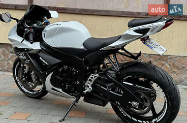 Спортбайк Suzuki GSX-R 600 2023 в 