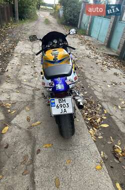 Спортбайк Suzuki GSX-R 600 2000 в 