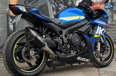 Спортбайк Suzuki GSX-R 600 2016 в  фото 3 Спортбайк Suzuki GSX-R 600 2016 в