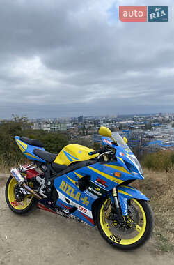 Спортбайк Suzuki GSX-R 750 2004 в 