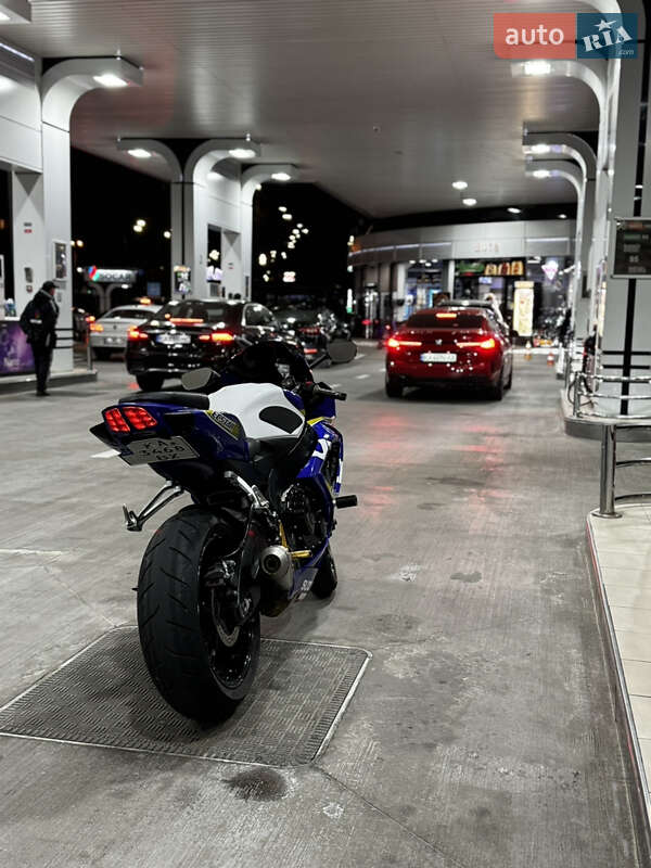 Спортбайк Suzuki GSX-R 750 2006 в 
