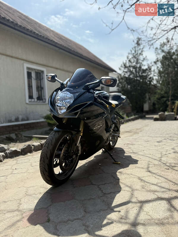 Спортбайк Suzuki GSX-R 750 2011 в 