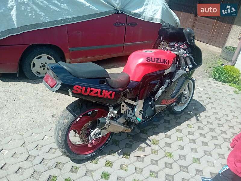 Спортбайк Suzuki GSX-R 750 1999 в Макарові
