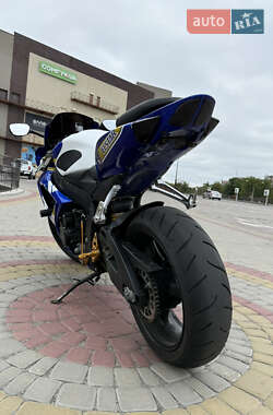 Спортбайк Suzuki GSX-R 750 2006 в 