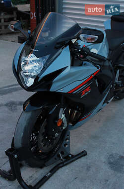 Спортбайк Suzuki GSX-R 750 2025 в 