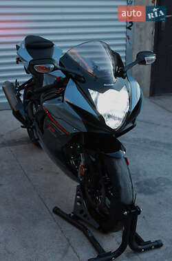 Спортбайк Suzuki GSX-R 750 2025 в 