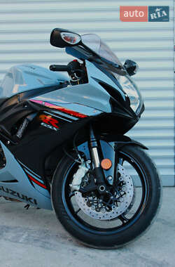 Спортбайк Suzuki GSX-R 750 2025 в 