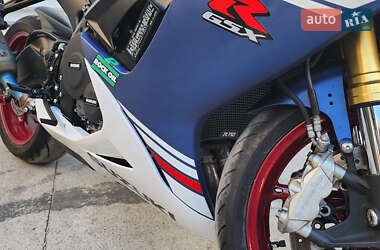 Спортбайк Suzuki GSX-R 750 2023 в 
