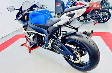 Спортбайк Suzuki GSX-R 750 2013 в 