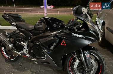 Спортбайк Suzuki GSX-R 750 2013 в 