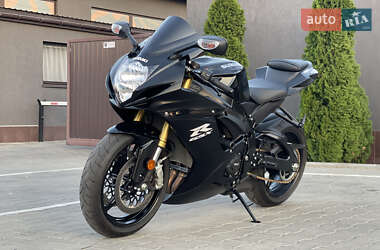 Спортбайк Suzuki GSX-R 750 2024 в 