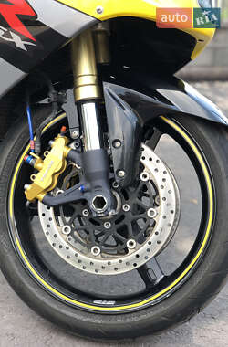 Спортбайк Suzuki GSX-R 750 2005 в 