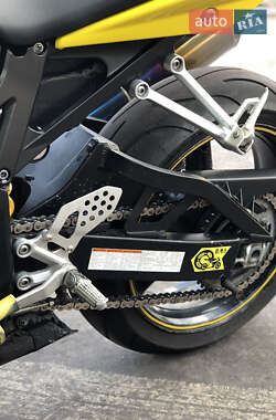 Спортбайк Suzuki GSX-R 750 2005 в 